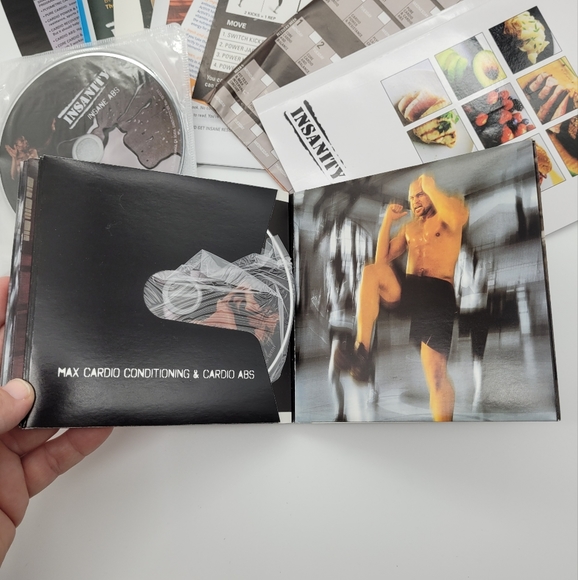 BEACHBODY | Insanity workout DVD set - Picture 13 of 16